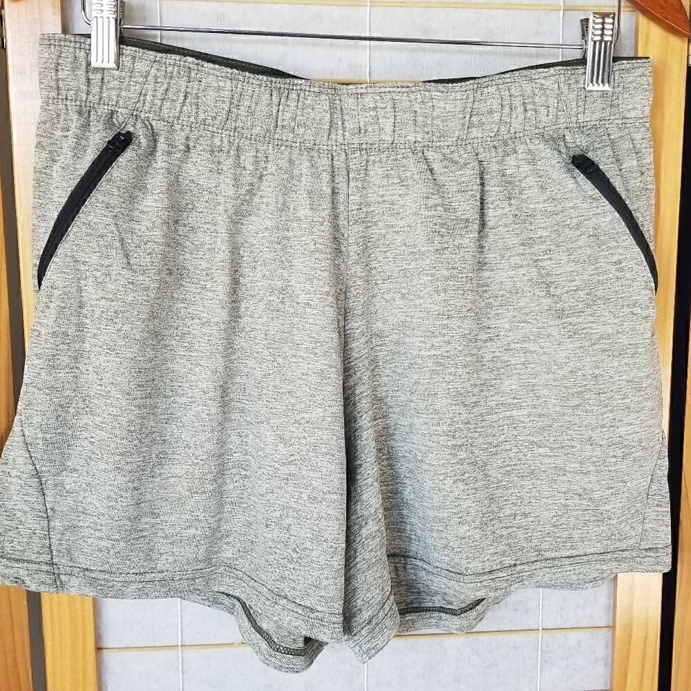 Women's Liberty Pro Green Shorts Size Large Zipper Pockets EUC